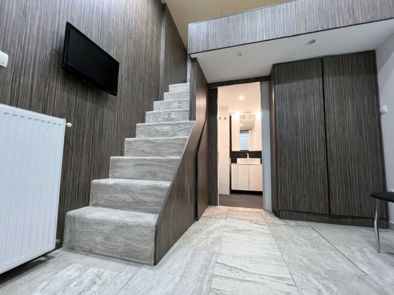 ¡21 m2 mini estudio modernizado con un entrepiso junto a Vérmező!
