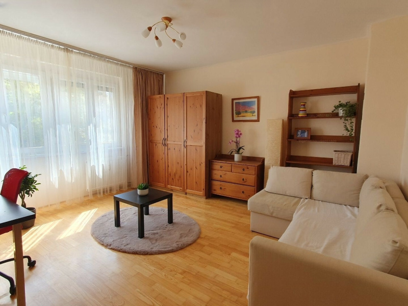 Een heldere studio van 37 m2 te koop in het hart van újlipótváros!