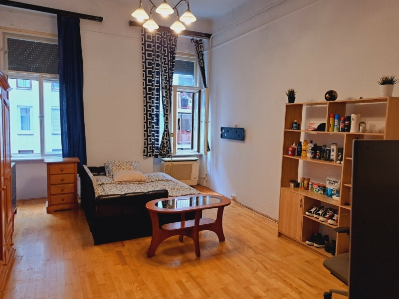 72 M2 felújítási objektum jó áron az ÚJLIPótVAROS -ban, egy Art Nouveau épületben!