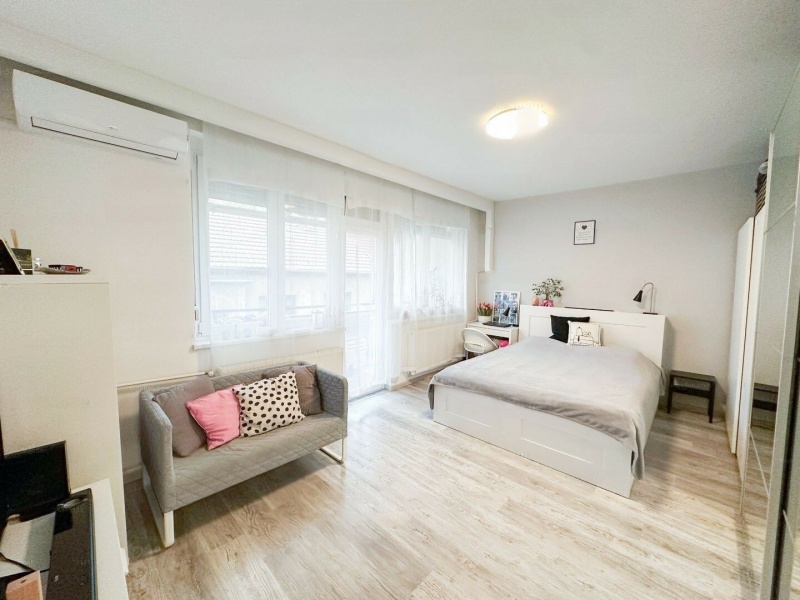Leuke gerenoveerde studio op 29 m2 dicht bij Déli Pályaudvar in een rustige straat!