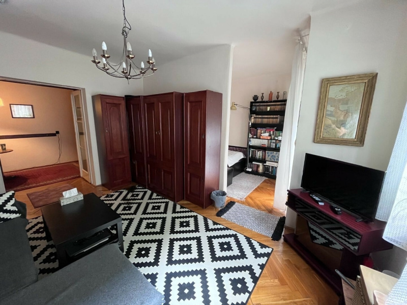 Lage onderhoudskosten 48 m2 flat met een klein balkon in een rustige straat dicht bij Mom Park!