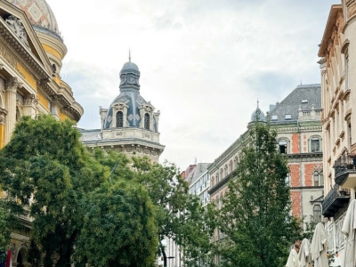 Top floor emptied flat to renovate on 72 m2  in the heart of the 5th!