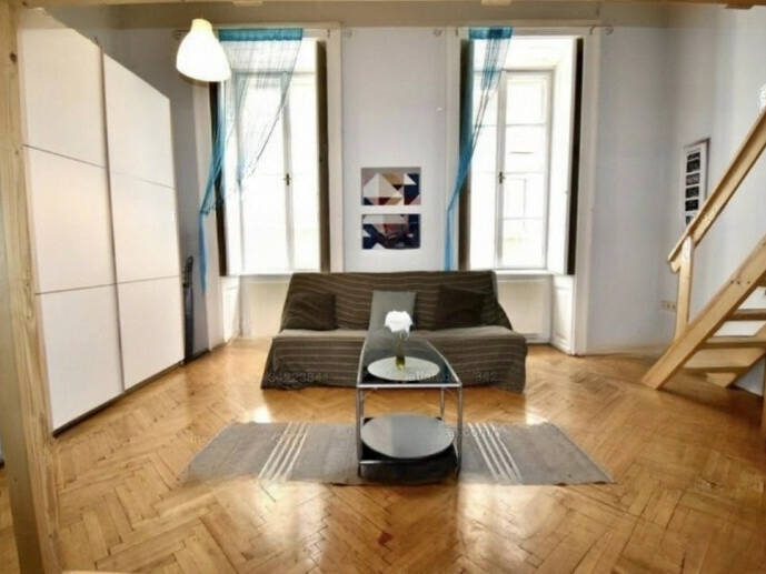 40 M2 Studio i en lugn gata i mitten av 5: e distriktet till ett mycket bra pris!