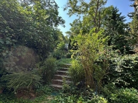 76 m2 plat in goede staat op Buda Castle Hill tegen een zeer goede prijs!