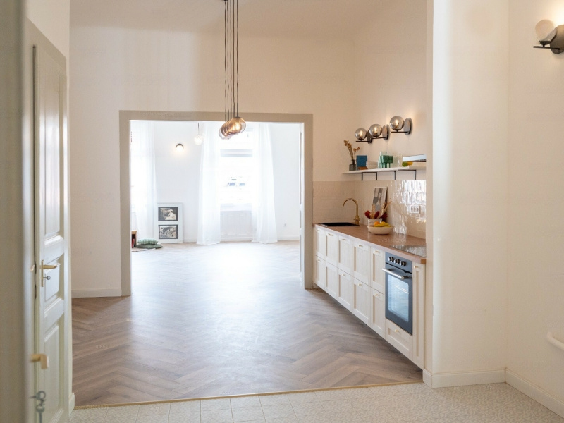107 m2, gyönyörűen felújított lakás a buda kastély alatt