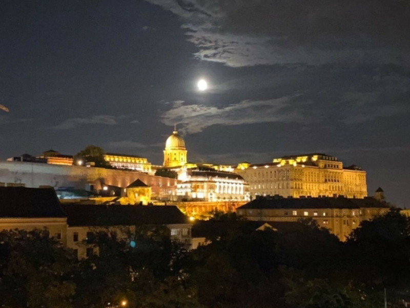 112 M2 Renoverad lägenhet med utsikt över Buda Castle!