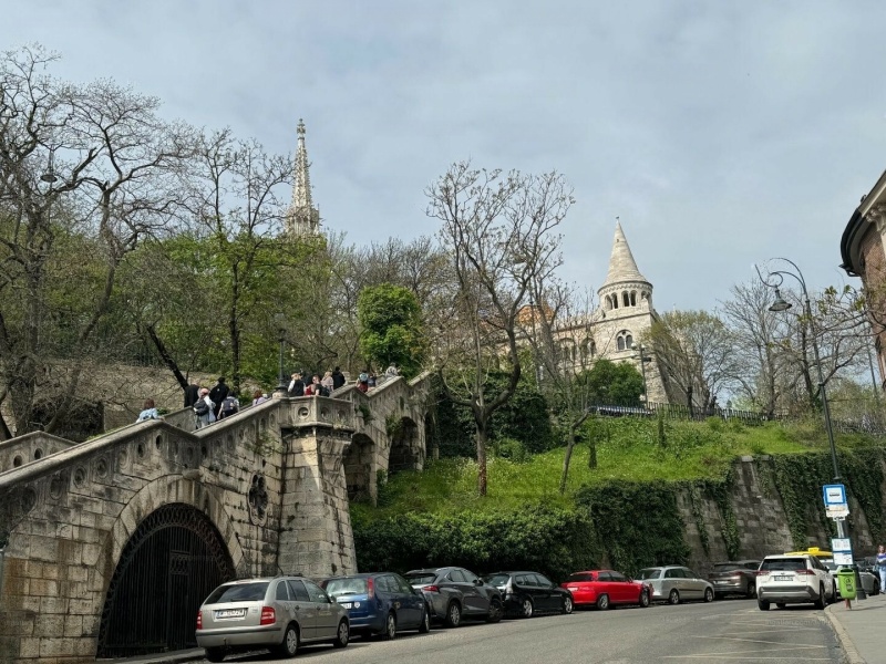 59 m2 plat met directe straatingang in zeer goede staat net onder Buda Castle Walls tegen een fantastische prijs!